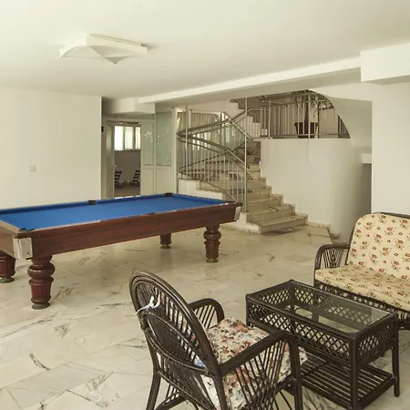 Отель Parador Suite Hotel 3*