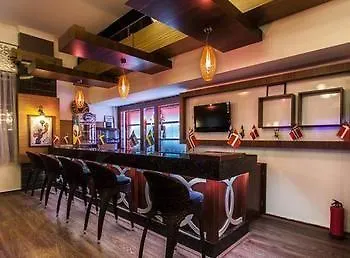 Parador Suite Hotel Отель 3*