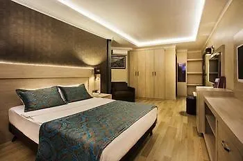 Parador Suite Hotel Отель
