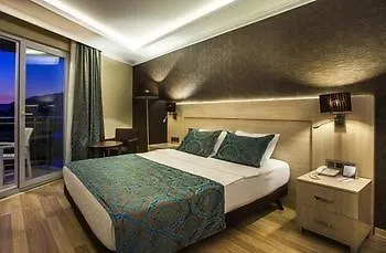 Parador Suite Hotel Отель 3*