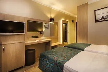 Parador Suite Hotel 3*