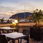 Parador Suite Hotel 3*
