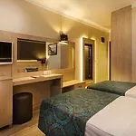 Parador Suite Hotel 3*