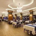 Parador Suite Hotel 3*