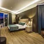 Parador Suite Hotel 3*
