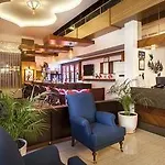 Parador Suite Hotel 3*