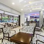 Hotel Parador Suite Hotel