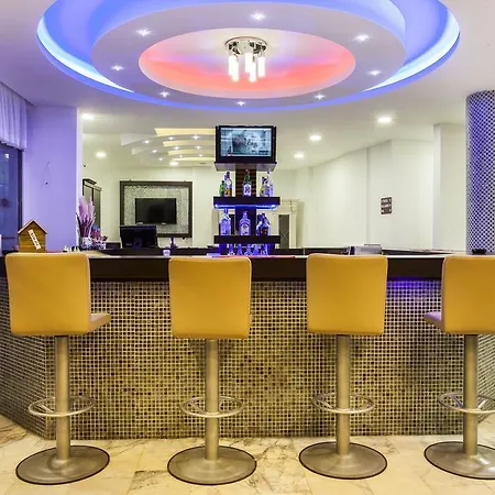 Parador Suite Hotel 호텔 알란야