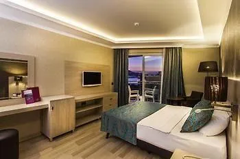 Parador Suite Hotel 호텔 알란야
